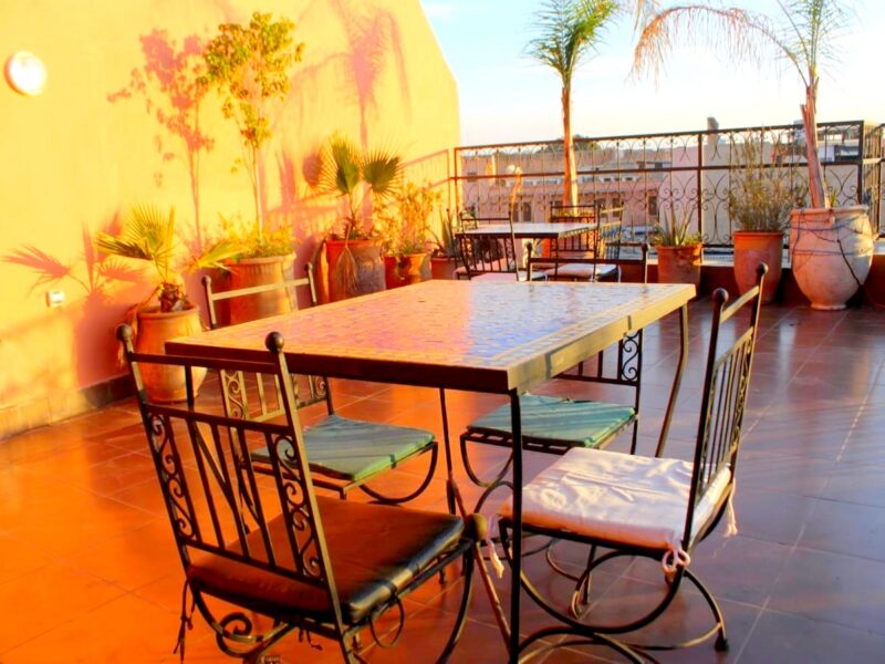 M14-terrasse Terrasse privée avec vue sur Palais elbadii